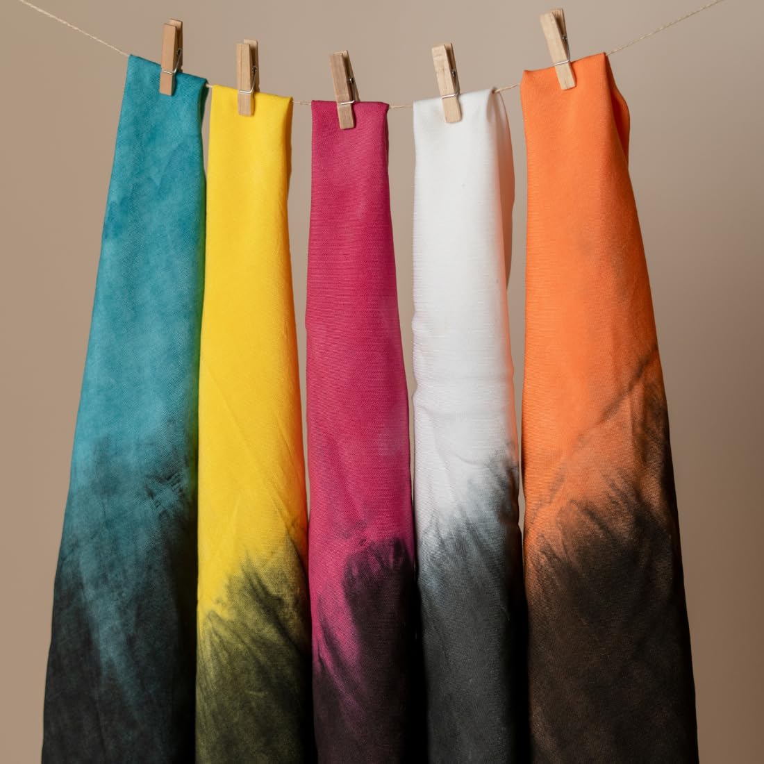 Kadam Pakka Rang Fabric Dye Colours | 10 sachets of Shade 17 Black Colour with 5 sachets of DyFix Colour Fixer Liquid | Fabric Dye Colours for Old Clothes and Faded Jeans | Permanent Fabric Dyes